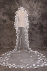 Cute Lace Flower Appliques One Tier Cut Edge Wedding Veil