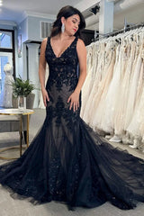 Black Tulle Appliques V Neck Trumpet Long Wedding Dress