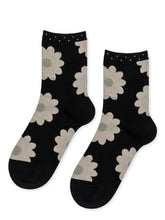 Blooming Daisy Short Crew