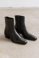 Steve Madden Daney Boots in Black Leather FINAL SALE
