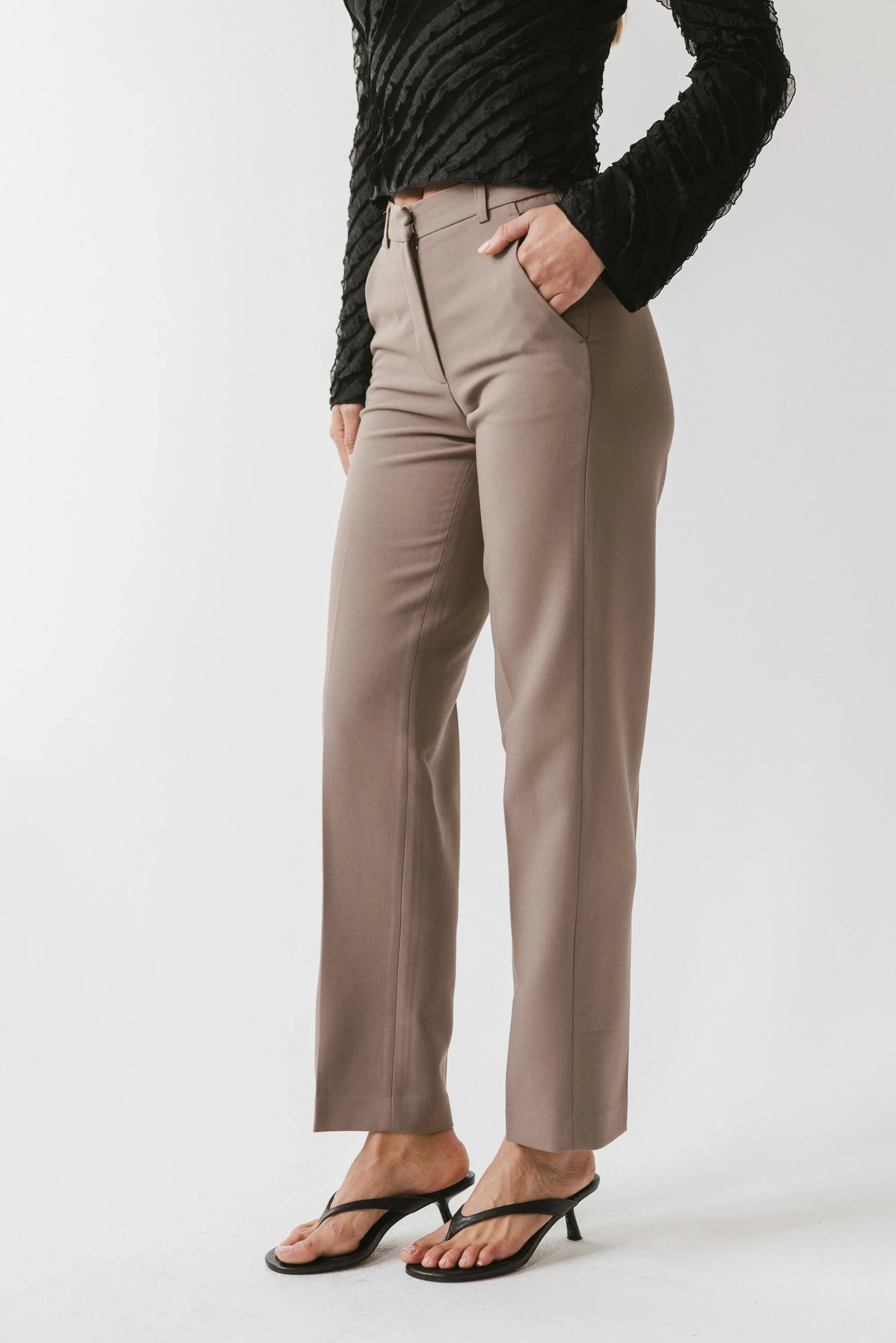 Mitchel Straight Leg Trouser in Taupe