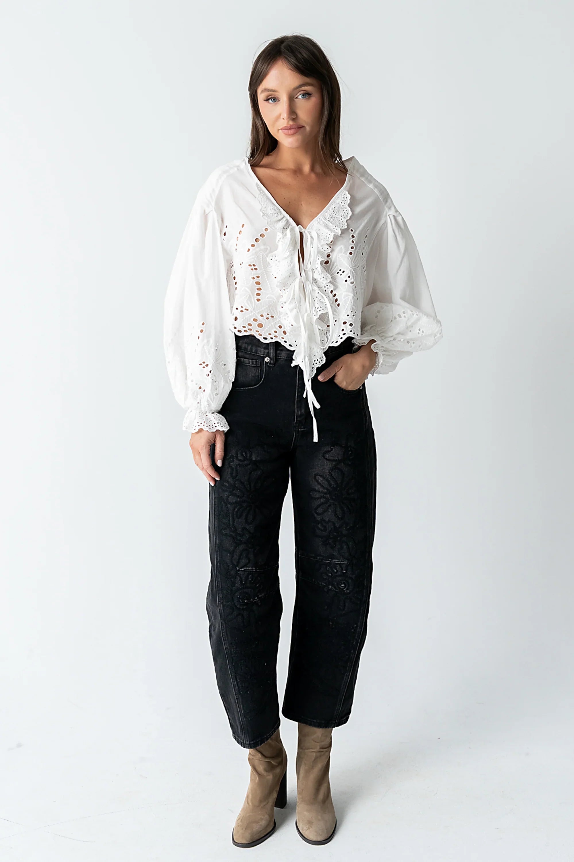 Kinsey Embroidered Barrel Jeans in Faded Black