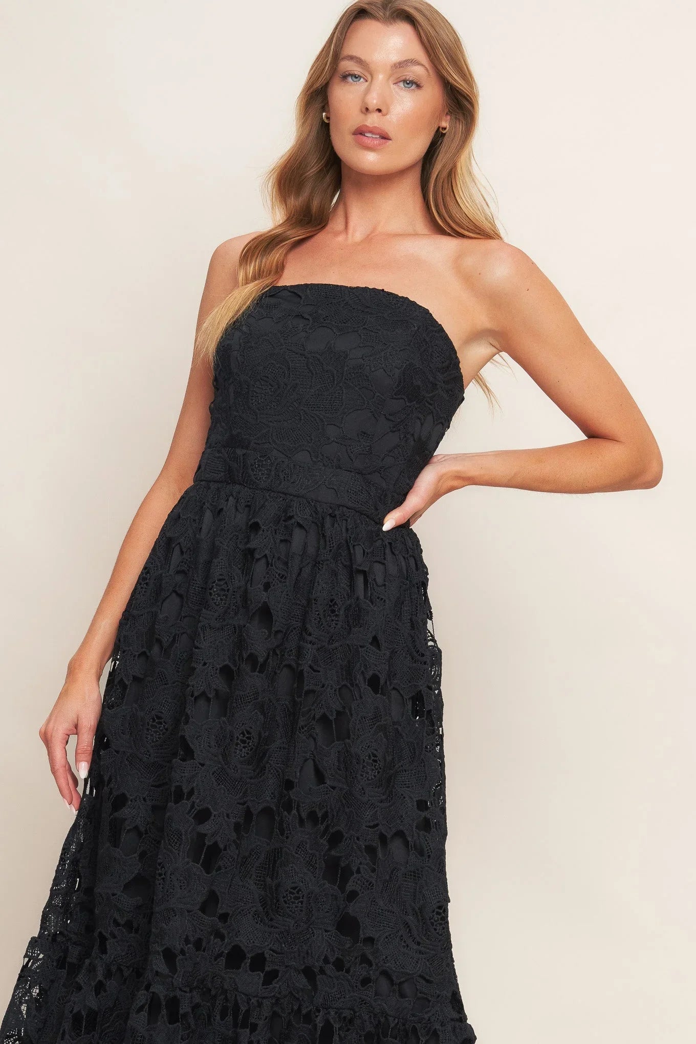 CAREFREE NIGHTS LACE MIDI DRESS BLACK