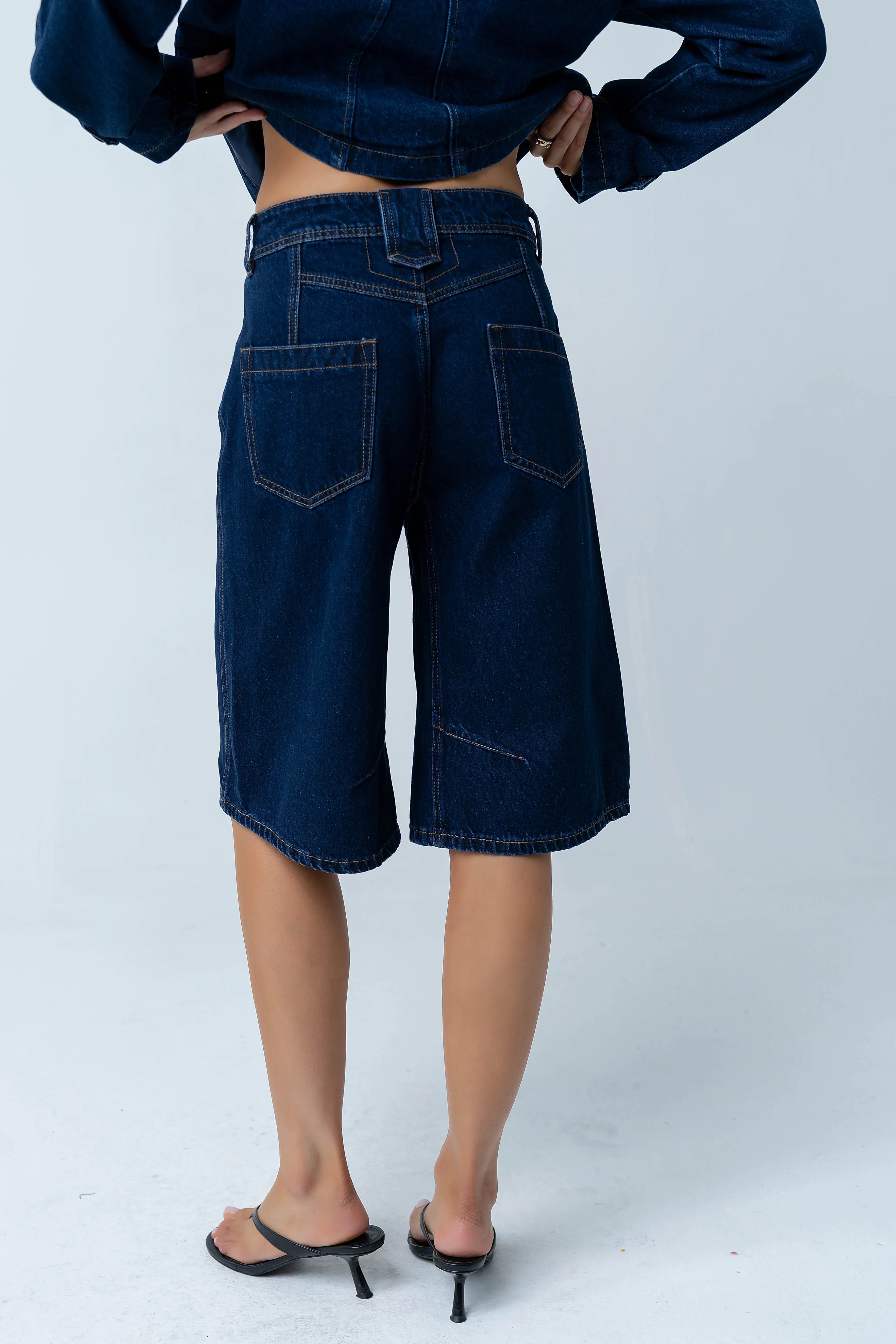 Alden Bermuda Shorts in Dark Wash