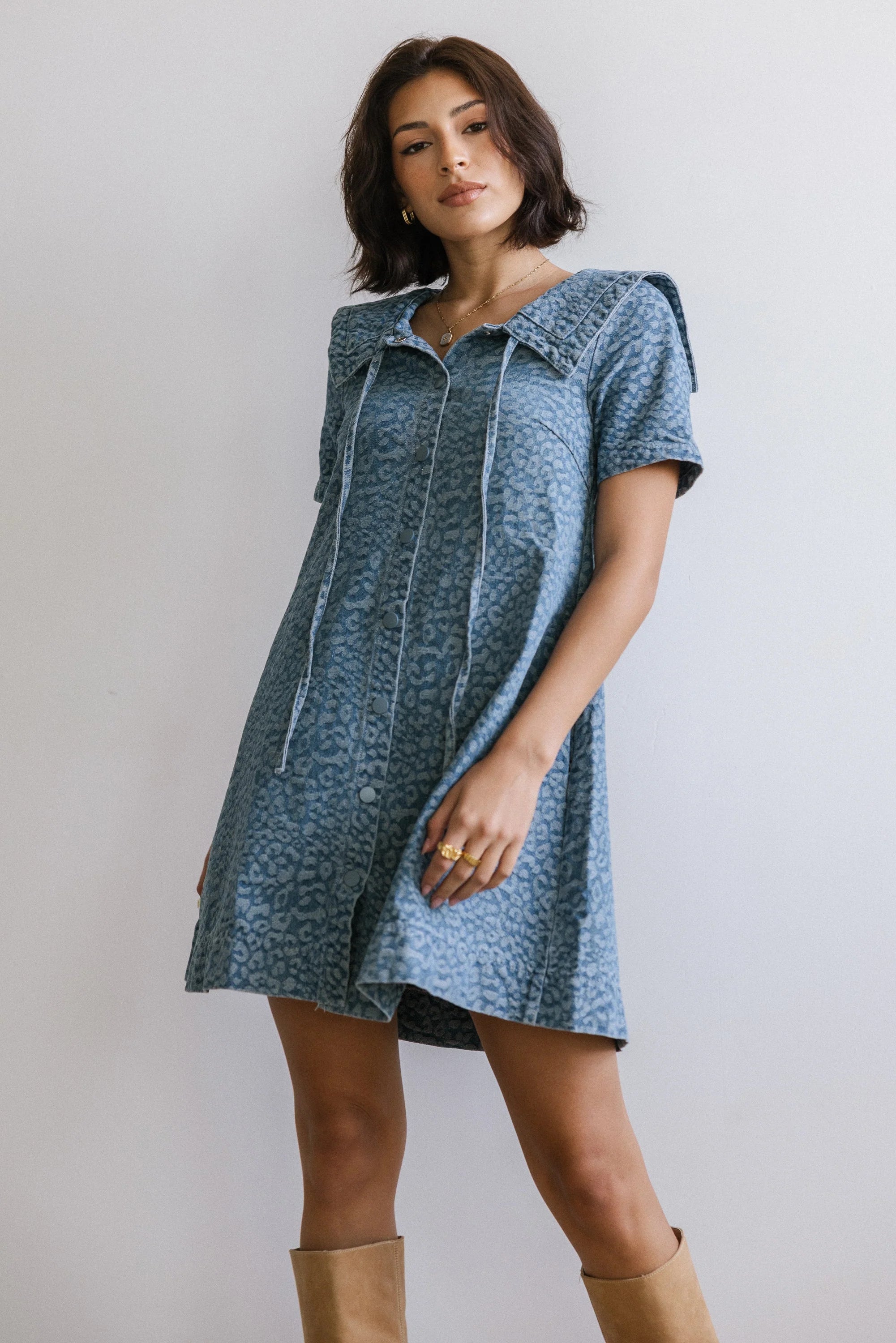 Camryn Collared Baby Doll Dress in Medium Wash
