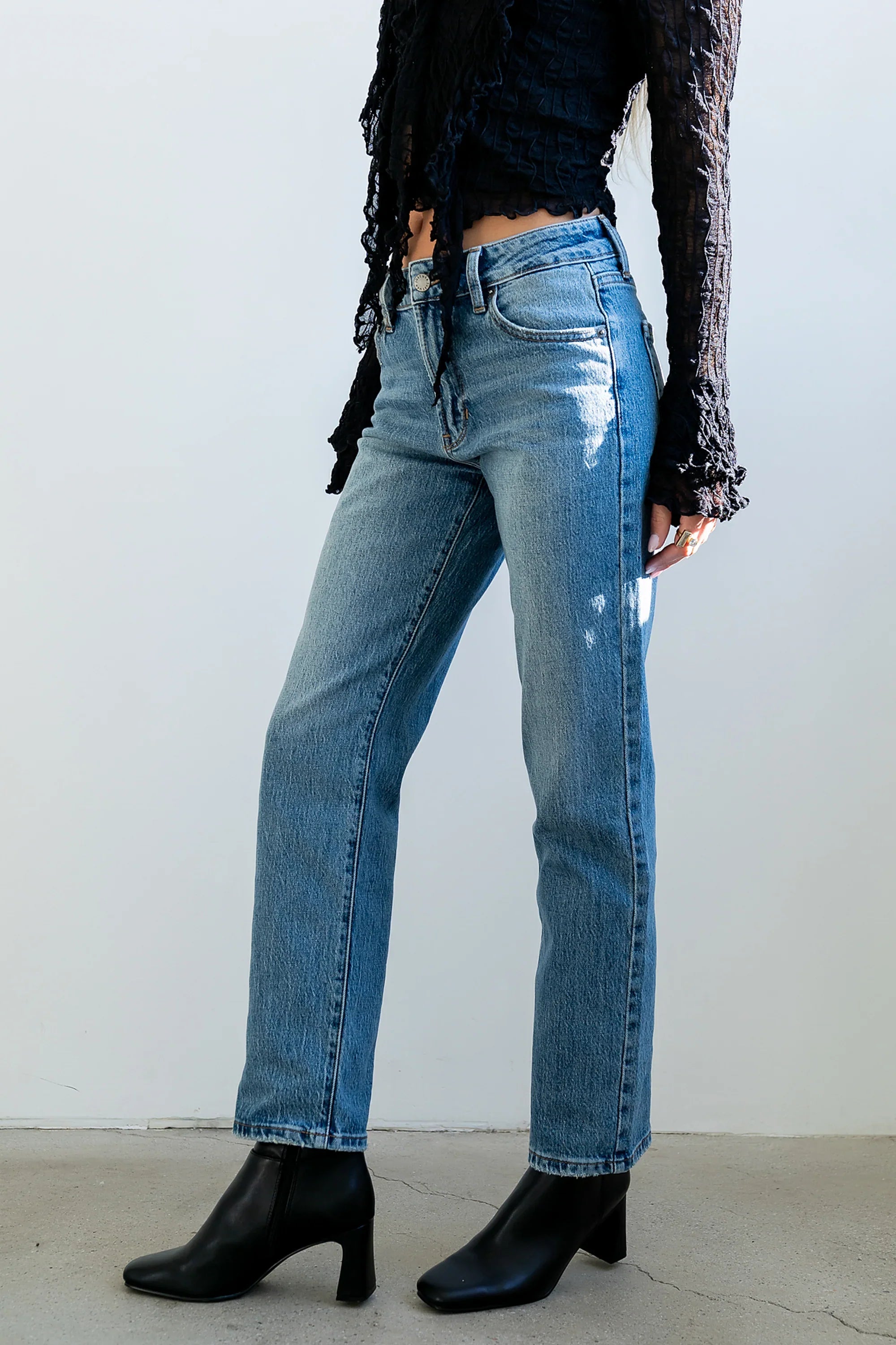 Reya Straight Leg Jeans in Medium Wash