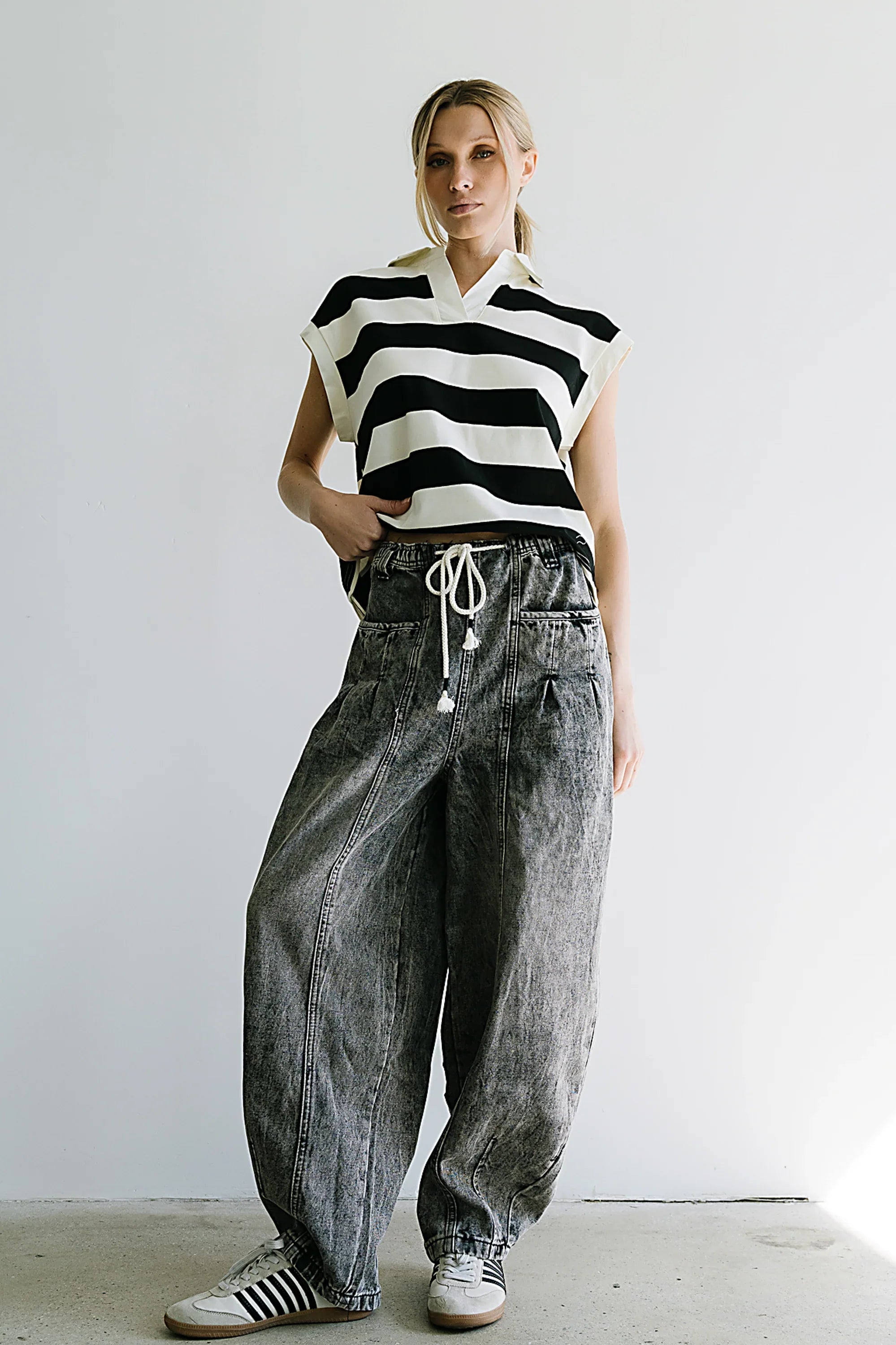 Kamryn Tapered Baggy Jeans in Grey