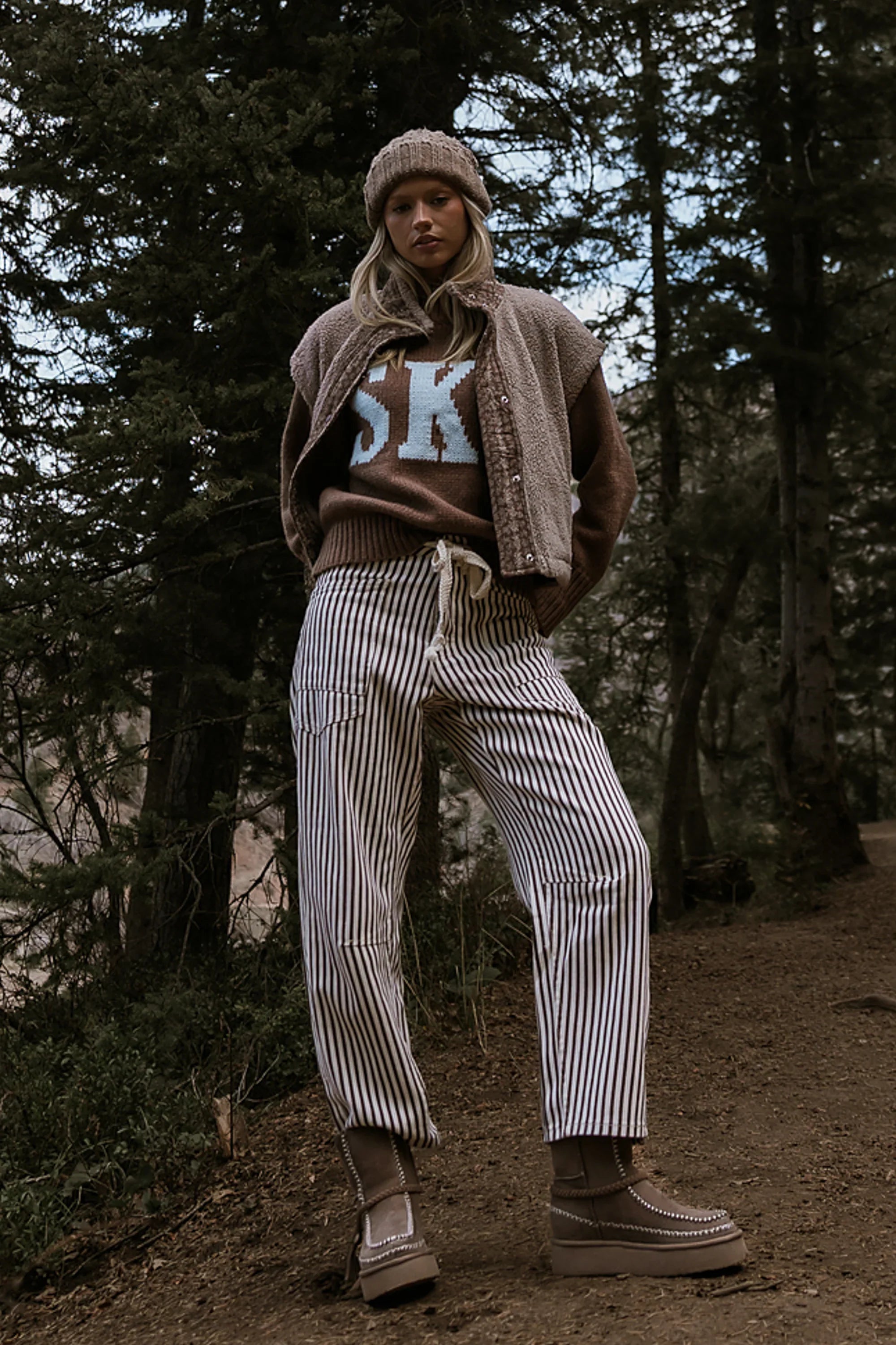Jocelyn Barrel Jeans in Brown
