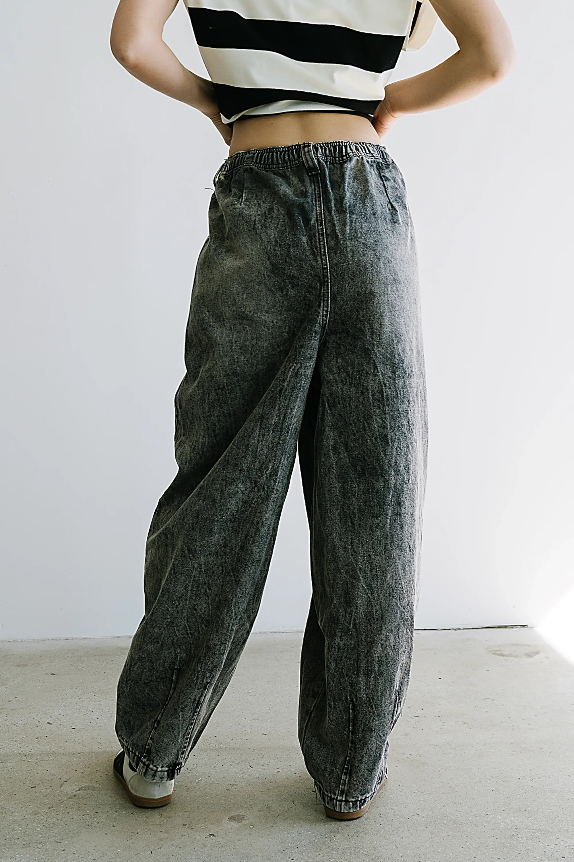 Kamryn Tapered Baggy Jeans in Grey
