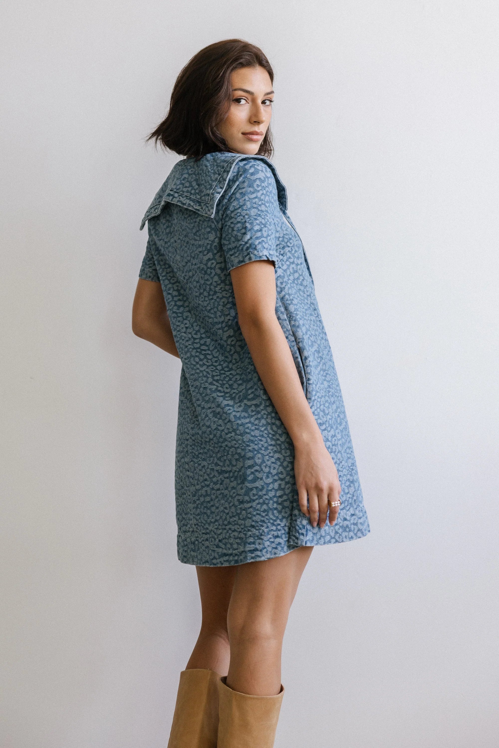 Camryn Collared Baby Doll Dress in Medium Wash