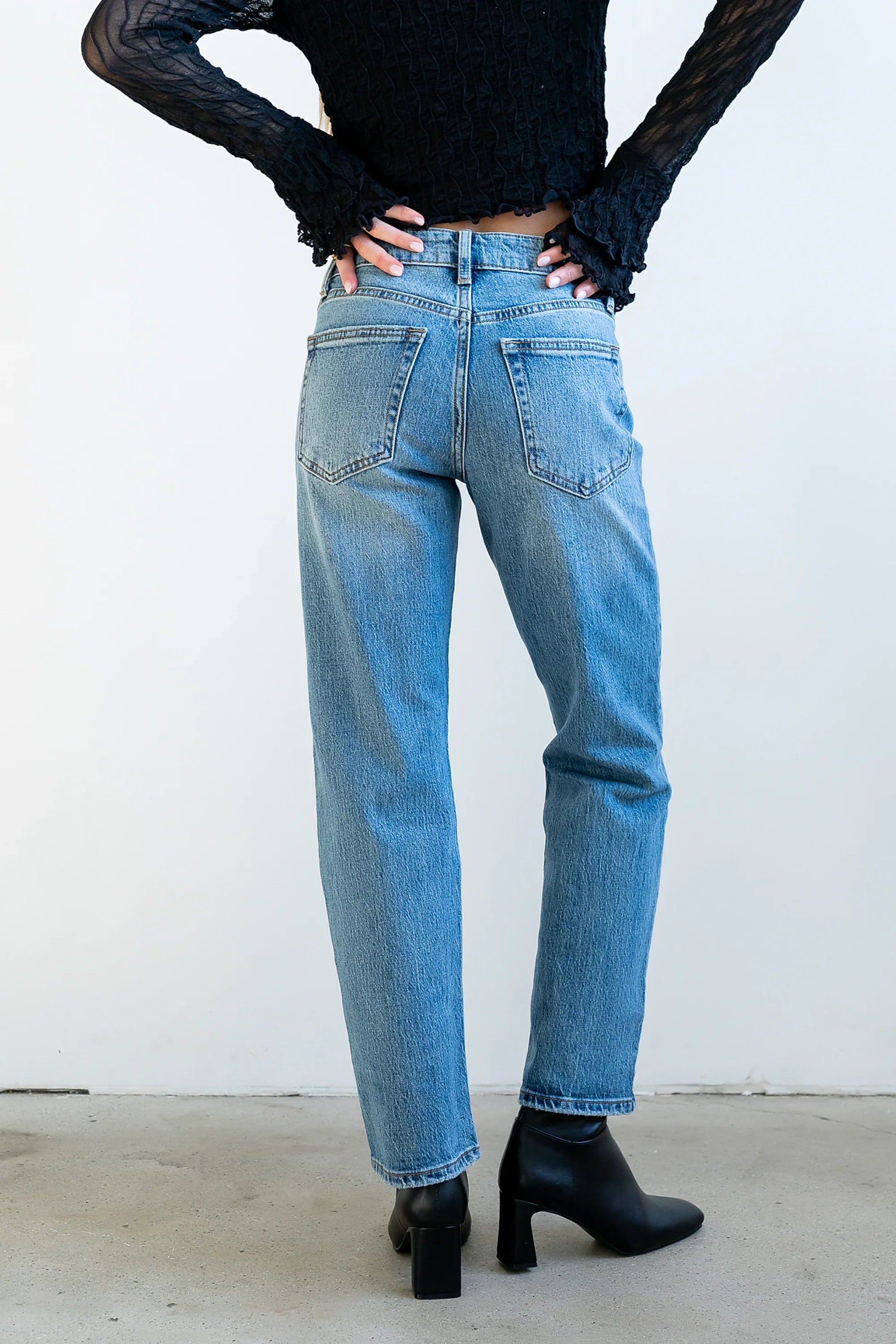 Reya Straight Leg Jeans in Medium Wash