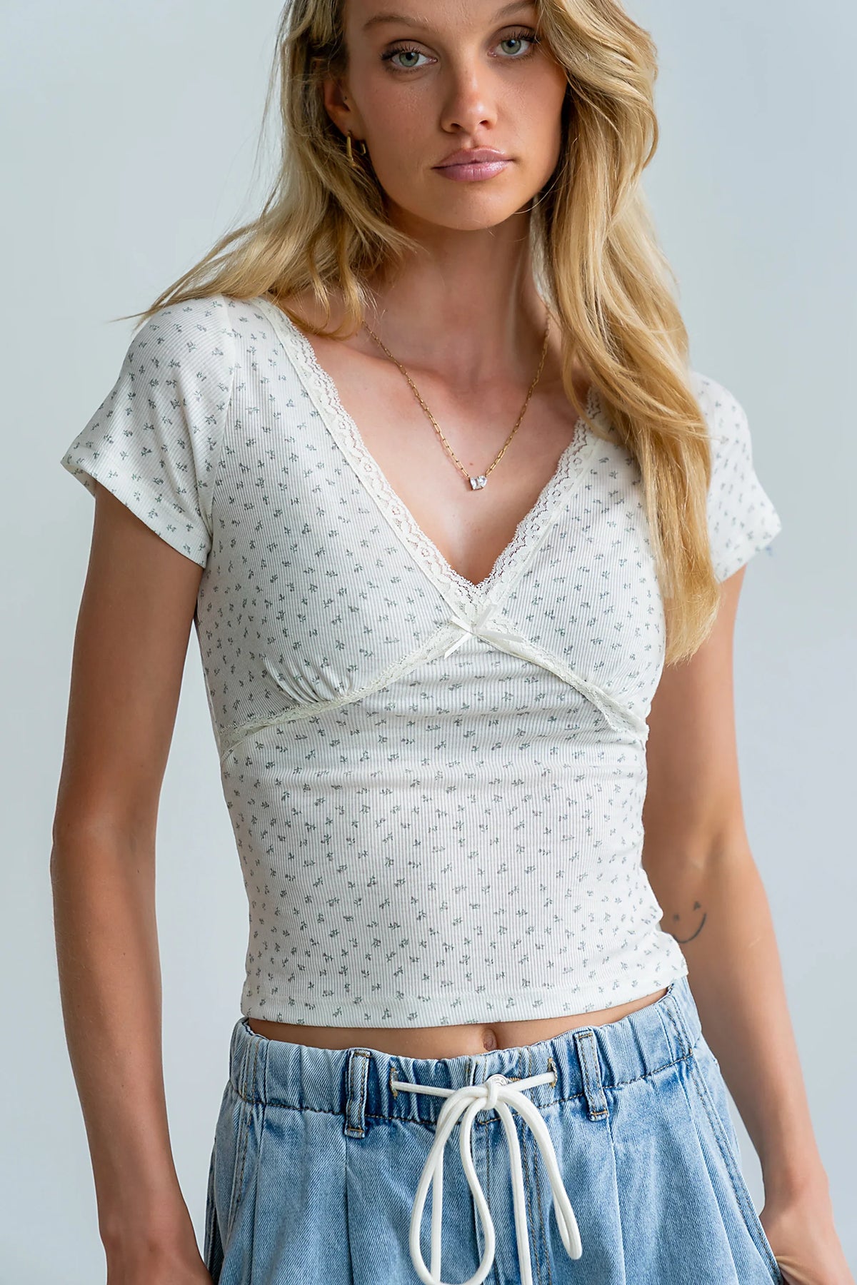 Liliana Floral Tee in Beige
