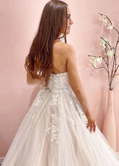 Classic Sweetheart A line Sleeveless Appliqued Tulle Wedding Dress