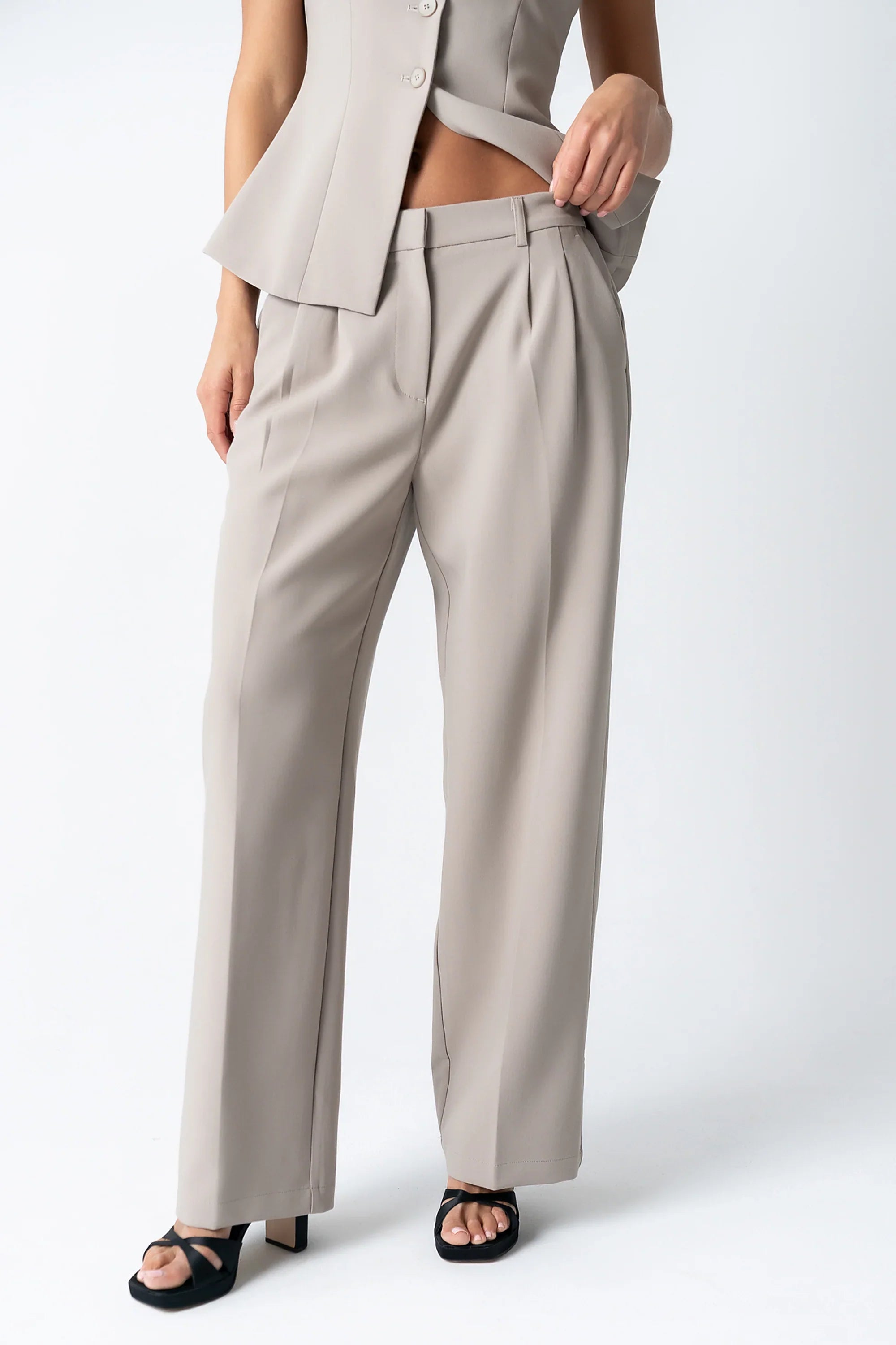 Carrie Pleated Trousers in Long Taupe
