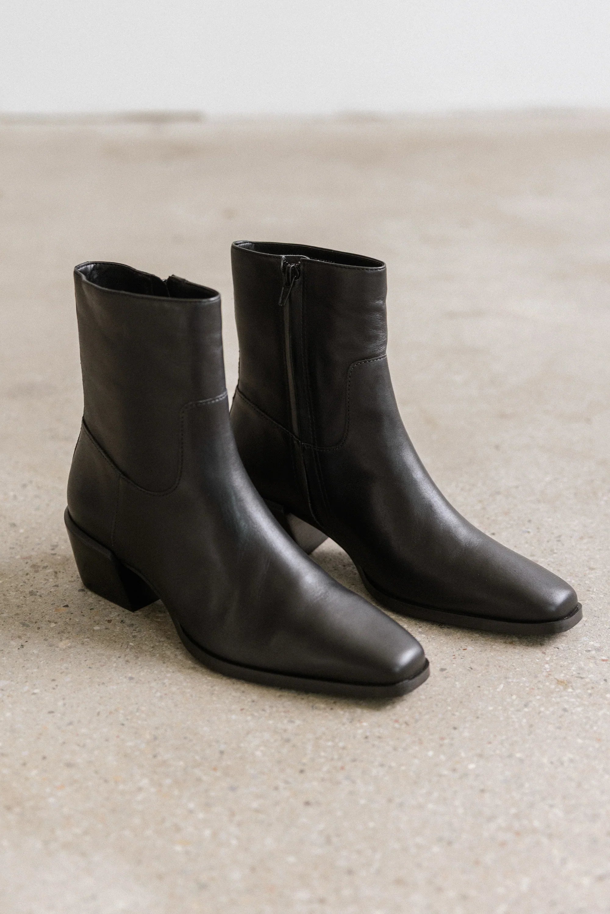 Steve Madden Daney Boots in Black Leather FINAL SALE