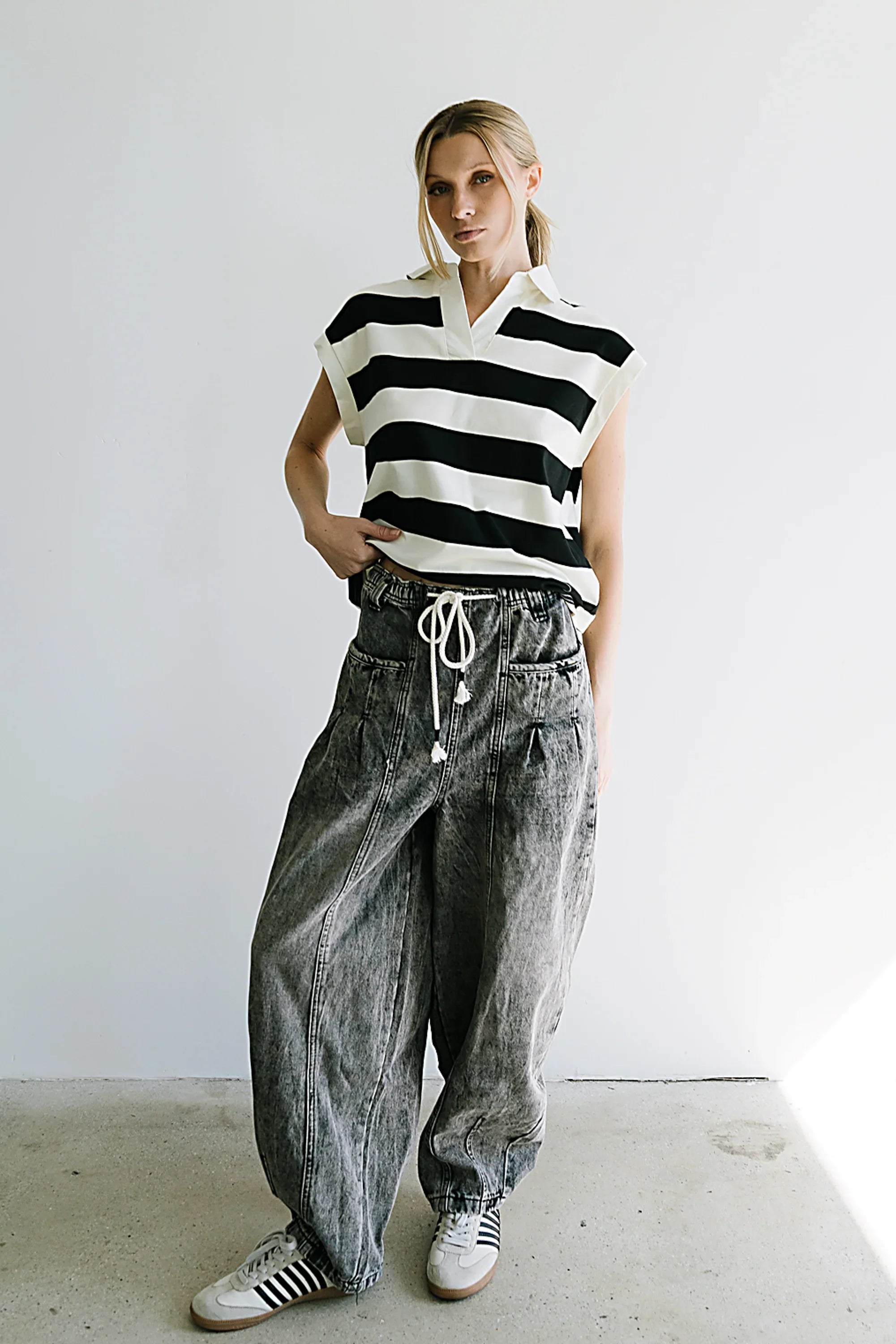 Kamryn Tapered Baggy Jeans in Grey