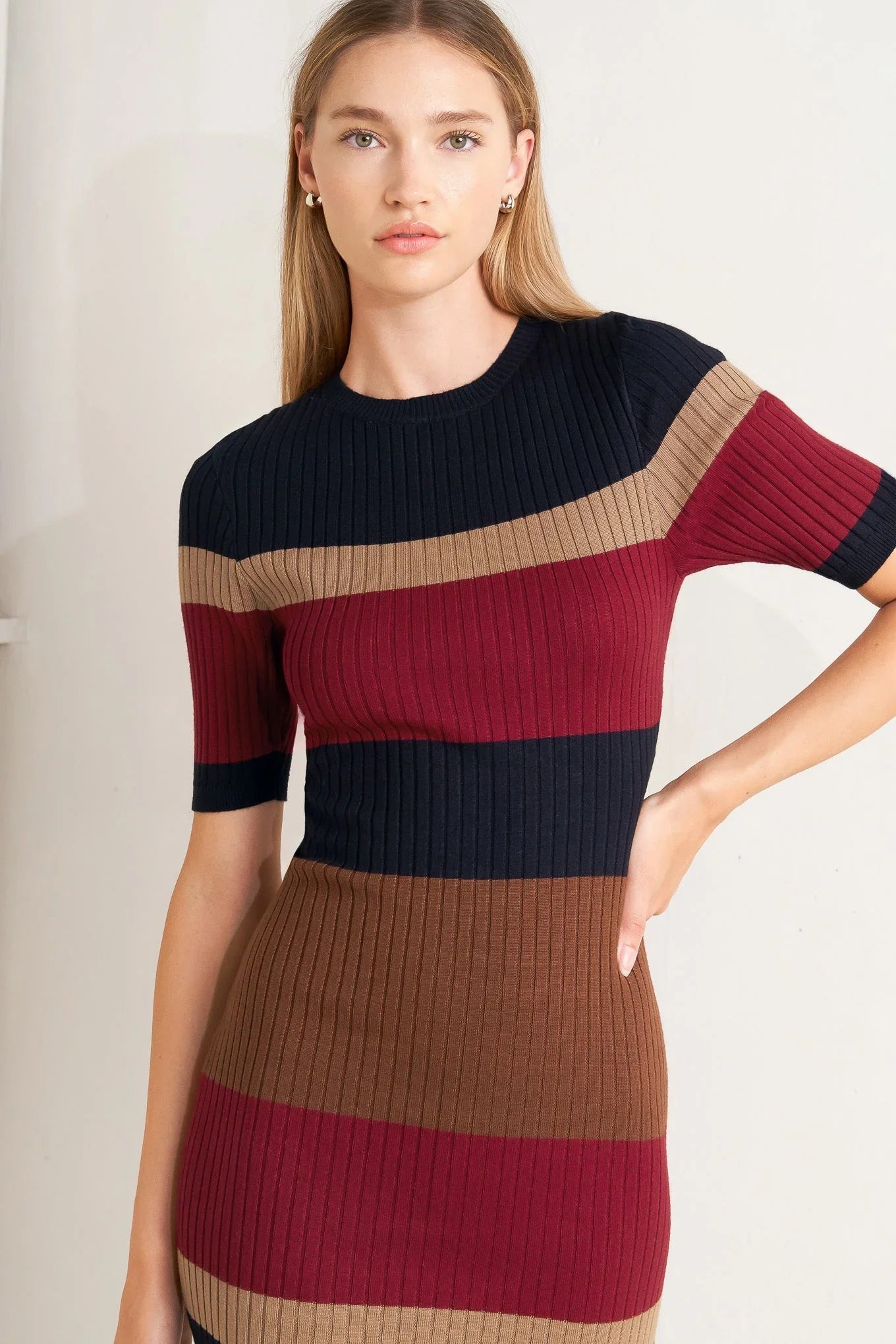 BLACK BURGUNDY COLOR BLOCKED MIDI SWEATER DRESS
